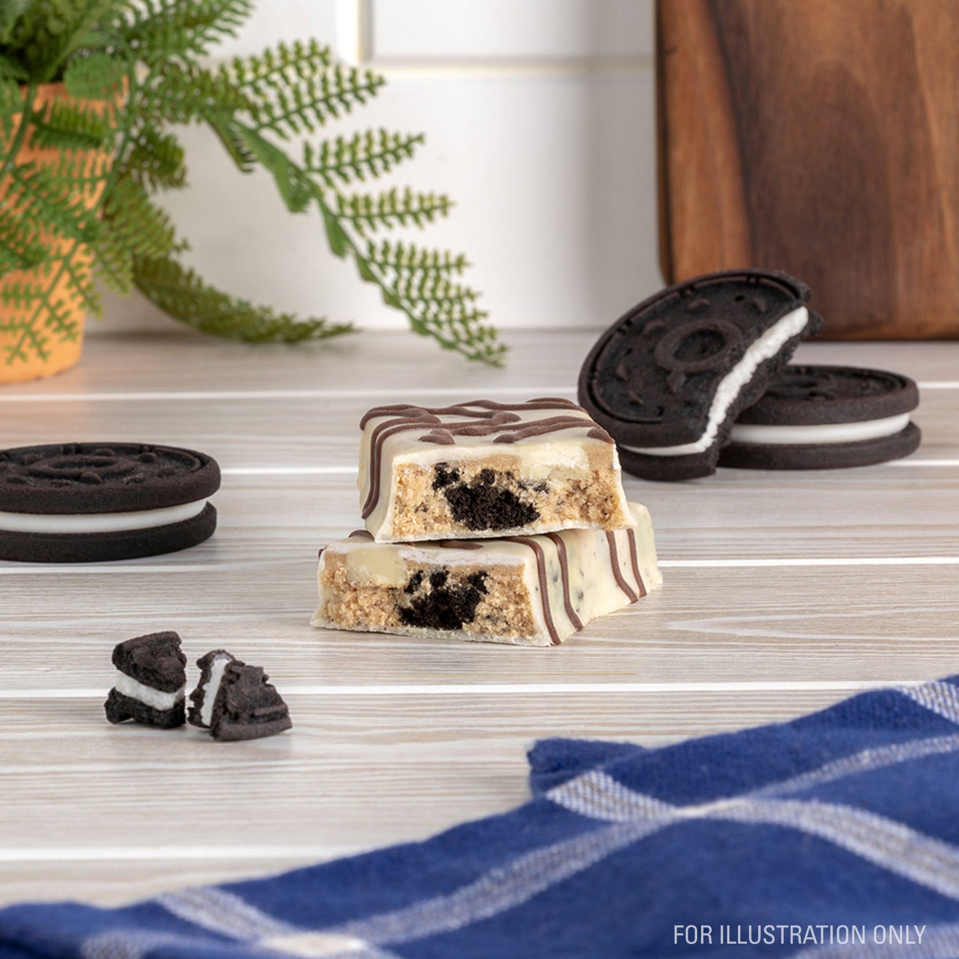 dipped-cookies-and-cream-protein-bars-k1 15807_QN_USA_ProteinBar_CAC_InterimAssetUpdate_Digital-Dipped-ProductCarouselSet_Tabletop1.jpg